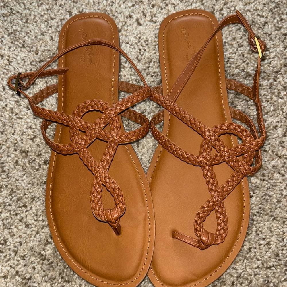 Women’s Universal Thread sandals size 11